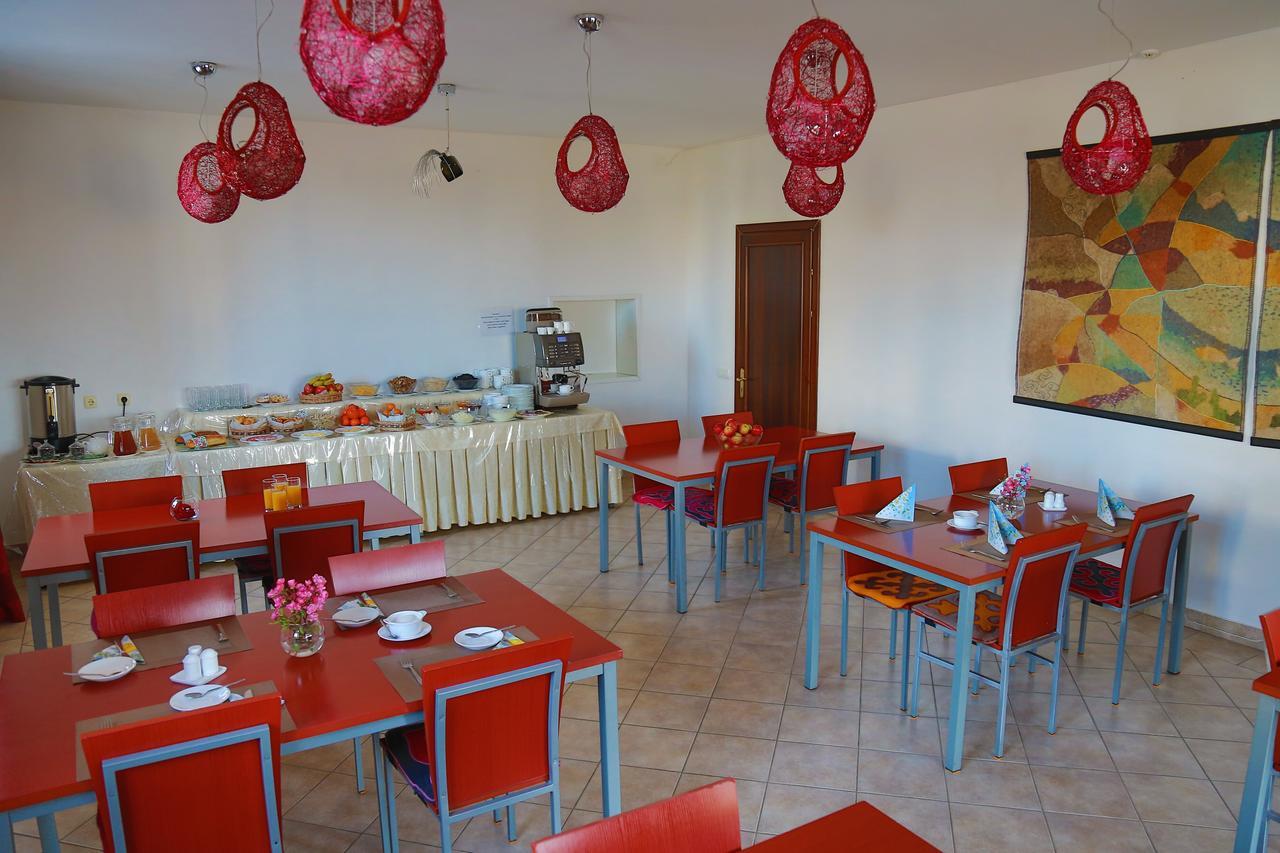 Amir Hotel Karakol Exterior photo